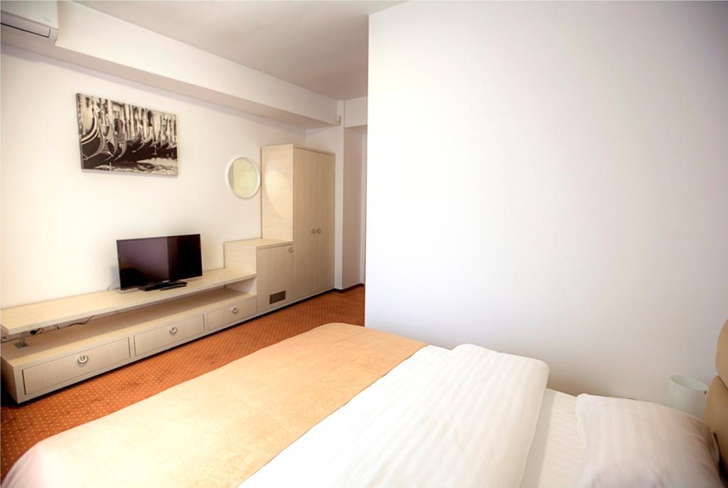 Hotel Thomas Bucarest Habitación foto